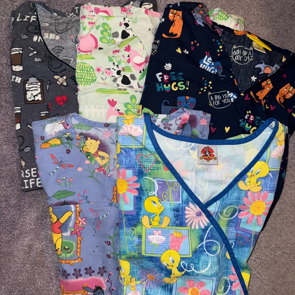 Women’s Printed Scrub Tops